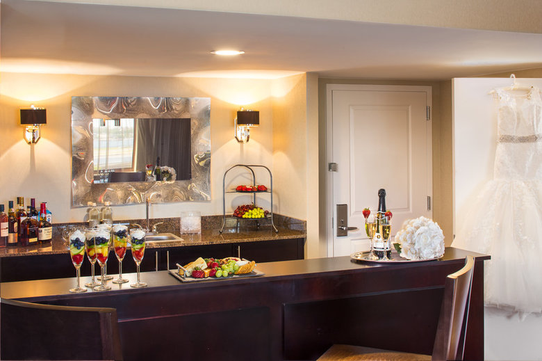Laguardia Plaza Hotel