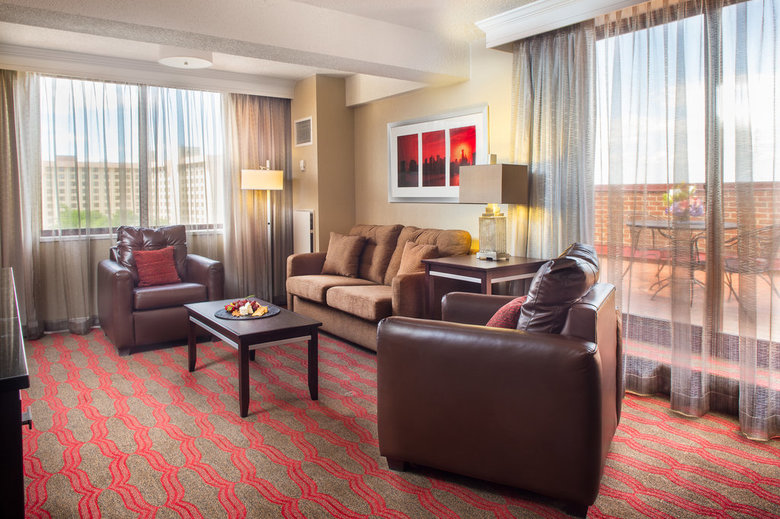 Laguardia Plaza Hotel