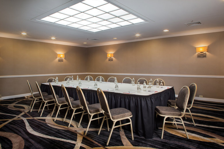 Laguardia Plaza Hotel