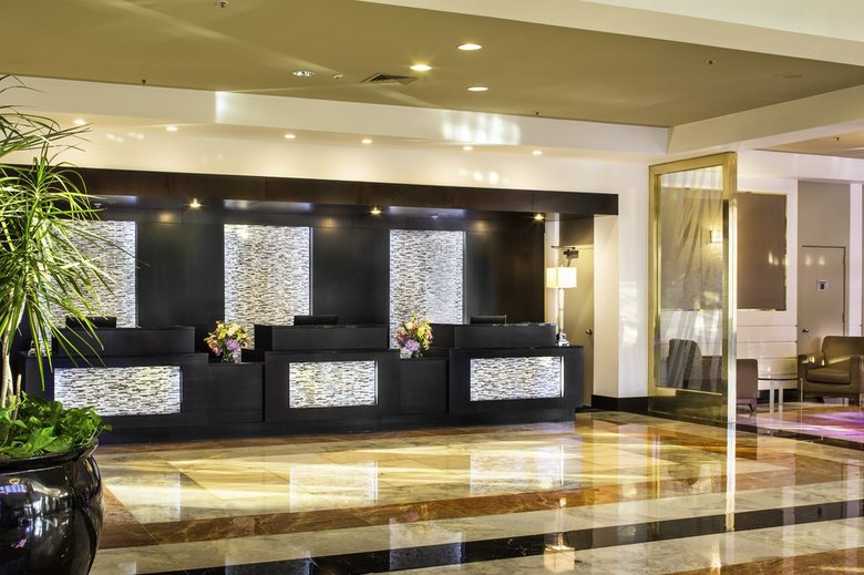 Laguardia Plaza Hotel