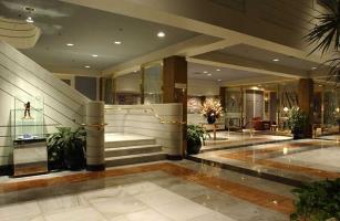 Laguardia Plaza Hotel