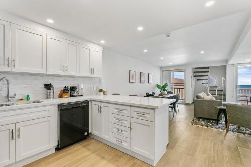 Fully Renovated Beachfront Villa With Picture Perfect Ocean Views