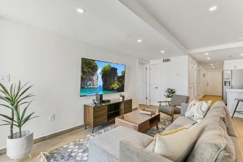 Fully Renovated Beachfront Villa With Picture Perfect Ocean Views