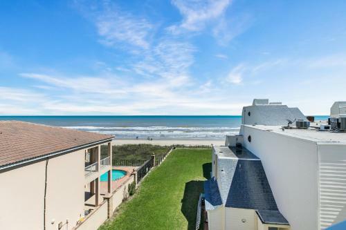 Fully Renovated Beachfront Villa With Picture Perfect Ocean Views