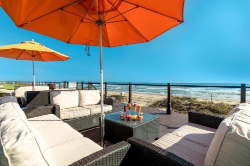 Ground Level Pet-friendly Condo Seconds From Beach