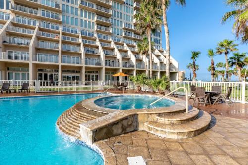 Ground Level Pet-friendly Condo Seconds From Beach