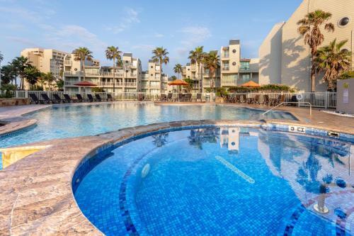 Ground Level Pet-friendly Condo Seconds From Beach