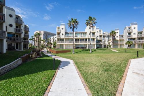 Ground Level Pet-friendly Condo Seconds From Beach
