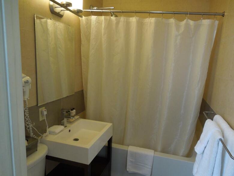 Pointe Plaza Hotel