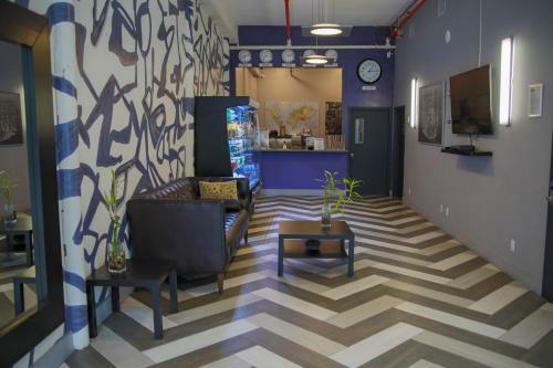 B Hotel & Hostel