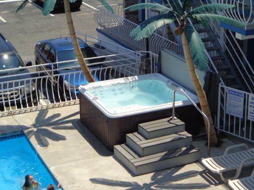 Quarterdeck Motel