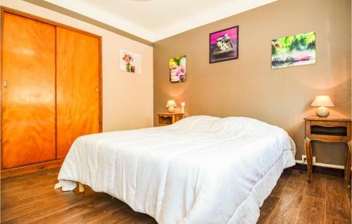 Awesome Home In Meynes With Wifi And 2 Bedrooms