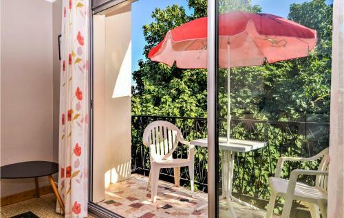 Awesome Home In Meynes With Wifi And 2 Bedrooms