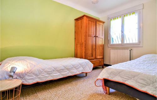 Awesome Home In Meynes With Wifi And 2 Bedrooms