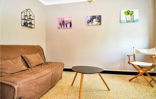 Awesome Home In Meynes With Wifi And 2 Bedrooms