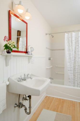 Cornwall Orchards Bed & Breakfast