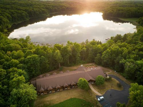 The Rockwell Lake Lodge, A Cobblestone Hotel