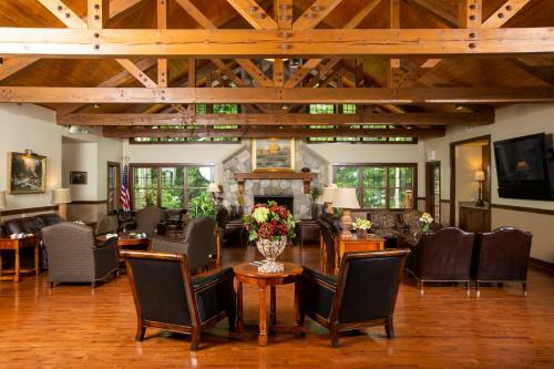 The Rockwell Lake Lodge, A Cobblestone Hotel