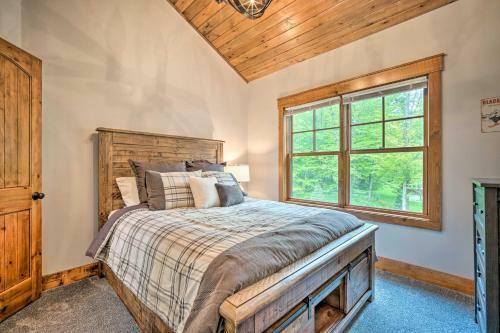 Elegant Mtn Chalet With Deck 1 Mi To Mt Snow!