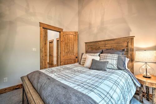 Elegant Mtn Chalet With Deck 1 Mi To Mt Snow!