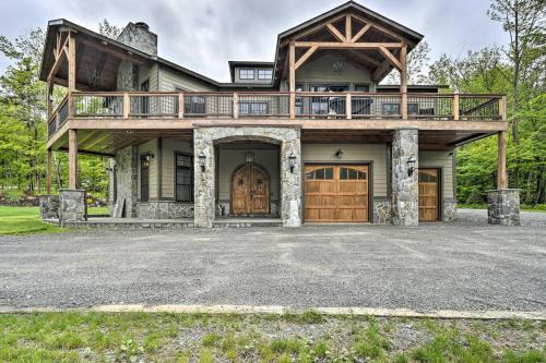 Elegant Mtn Chalet With Deck 1 Mi To Mt Snow!