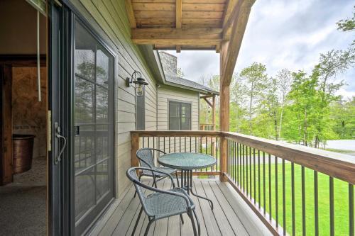 Elegant Mtn Chalet With Deck 1 Mi To Mt Snow!