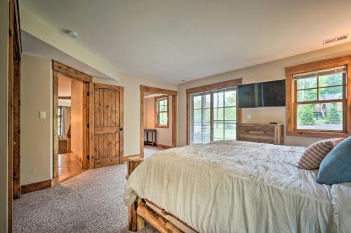 Elegant Mtn Chalet With Deck 1 Mi To Mt Snow!