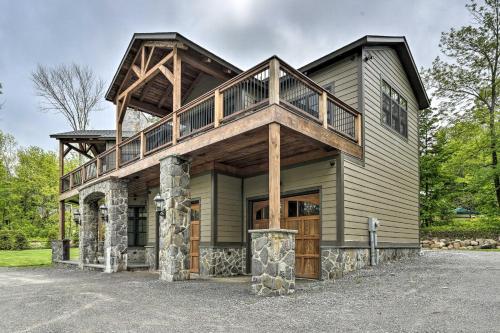 Elegant Mtn Chalet With Deck 1 Mi To Mt Snow!