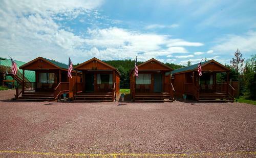 Lodge Glacier General Store And Cabins