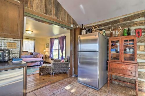 Rustic Cabin With Mtn Views, Deck And Fire Pit!