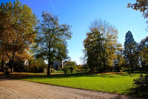 Bed & Breakfast Ch�teau De Montabert