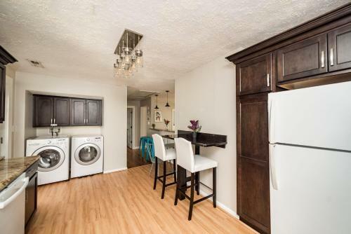 Page's Farmhouse- Walking Distance To Downtown