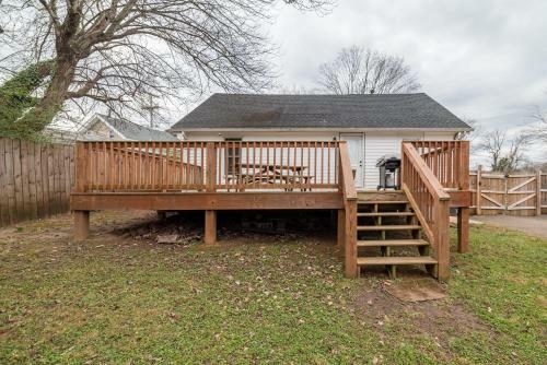 Page's Farmhouse- Walking Distance To Downtown