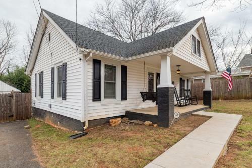 Page's Farmhouse- Walking Distance To Downtown