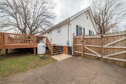 Page's Farmhouse- Walking Distance To Downtown