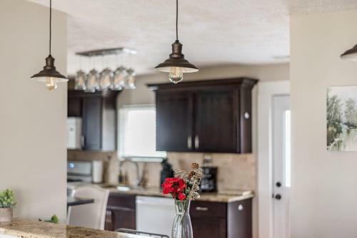 Page's Farmhouse- Walking Distance To Downtown