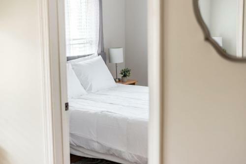 Page's Farmhouse- Walking Distance To Downtown