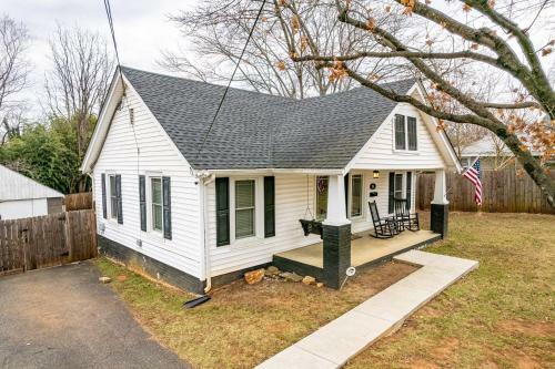 Page's Farmhouse- Walking Distance To Downtown