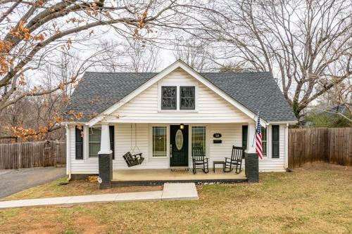 Page's Farmhouse- Walking Distance To Downtown