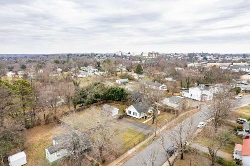 Page's Farmhouse- Walking Distance To Downtown