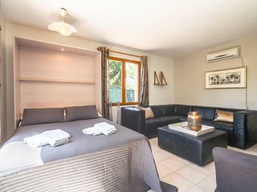 Majestic Villa In Montbrun With Private Heated Pool
