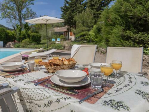 Majestic Villa In Montbrun With Private Heated Pool
