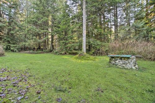 Cozy Bow Cabin On 5 Acres With Fire Pit Near Hiking!