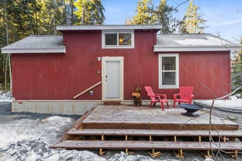 Cozy Tiny Home Steps Away From Mt. Rainier