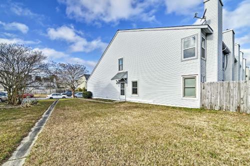 Cozy Virginia Beach Townhome About 6 Mi To Beach!