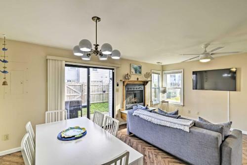 Cozy Virginia Beach Townhome About 6 Mi To Beach!