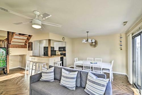 Cozy Virginia Beach Townhome About 6 Mi To Beach!