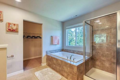 Quieter Villa: Neighborhood, Closer To Boeing