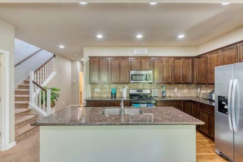 Quieter Villa: Neighborhood, Closer To Boeing