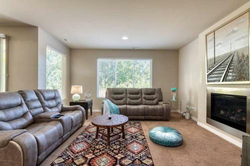Quieter Villa: Neighborhood, Closer To Boeing